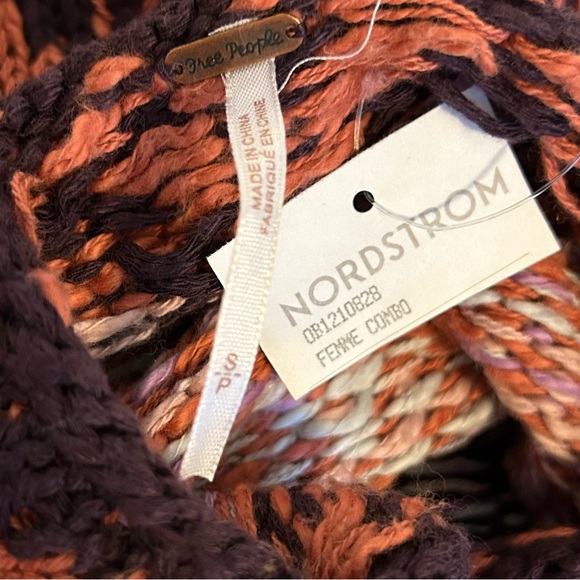 NEW FREE PEOPLE Swit The Small Stuff Pullover in Femme
Combo Knit Small - Picture 5 of 6